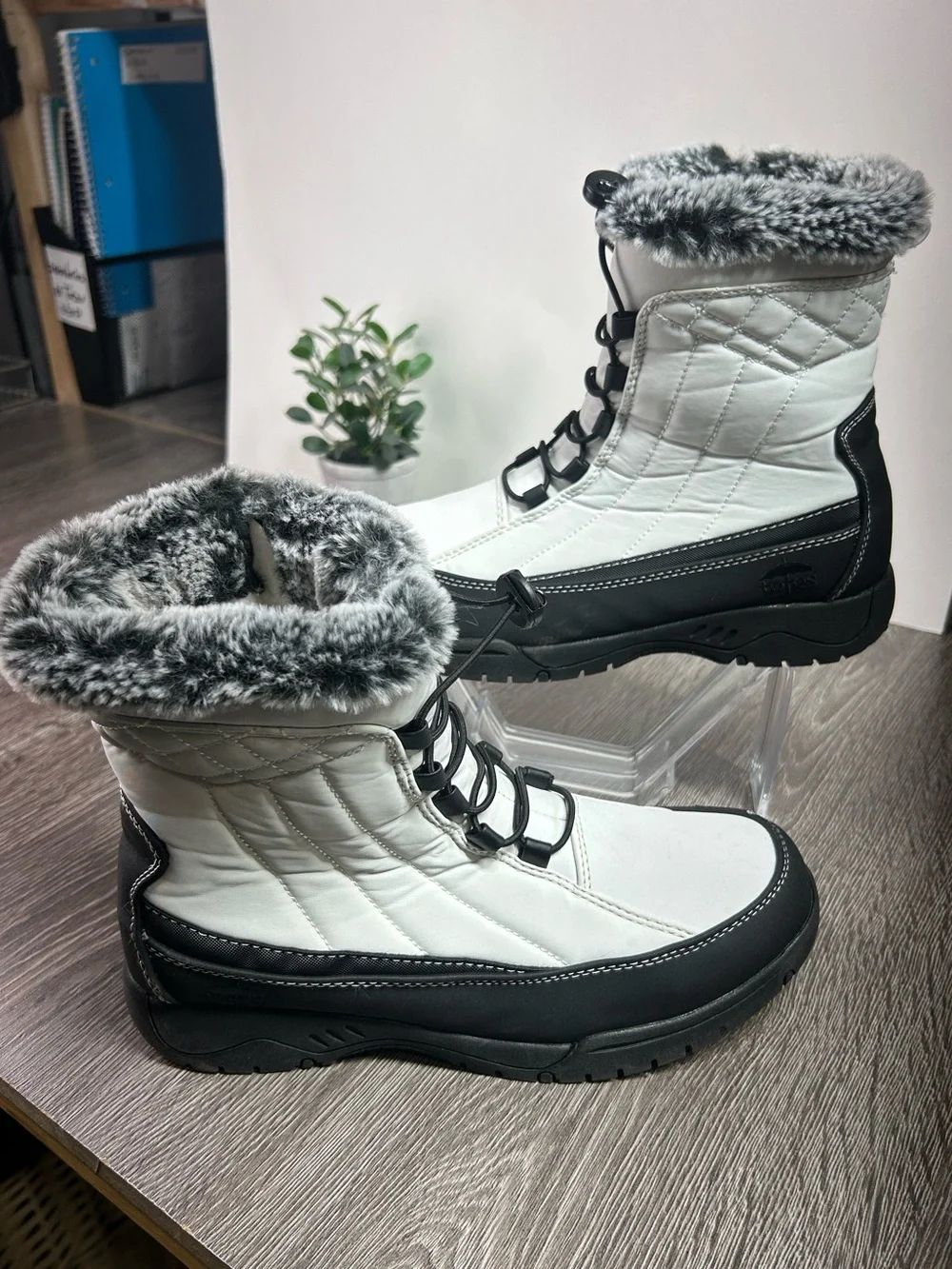 Totes Women’s Insulated Winter Snow Boots - White/Black